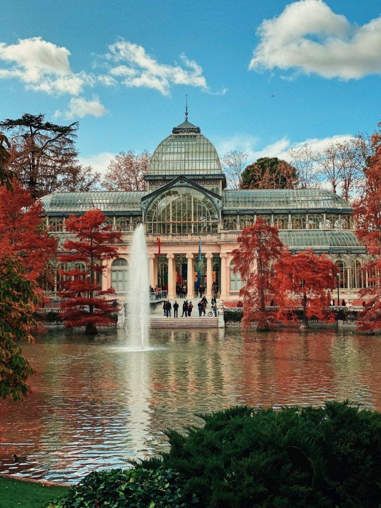 Palacio-de-cristal-en-otoño-Madrid